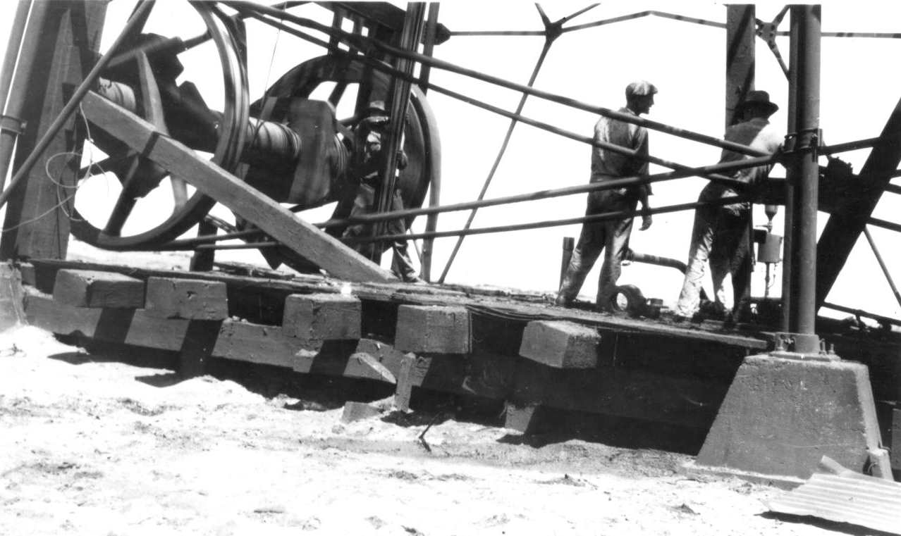 workers-on-oil-well-in-winkler-county-1920s